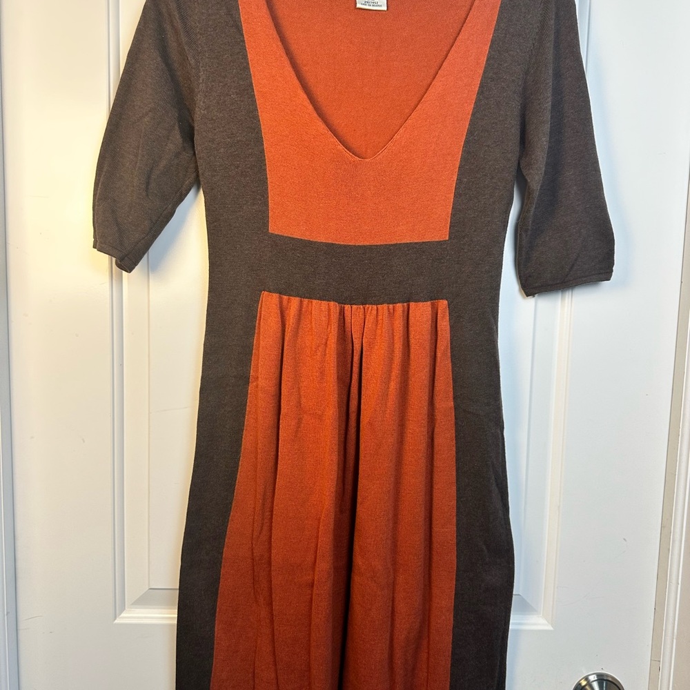 Elegant Brown and Orange V-Neck Dress - Picture 3 of 8